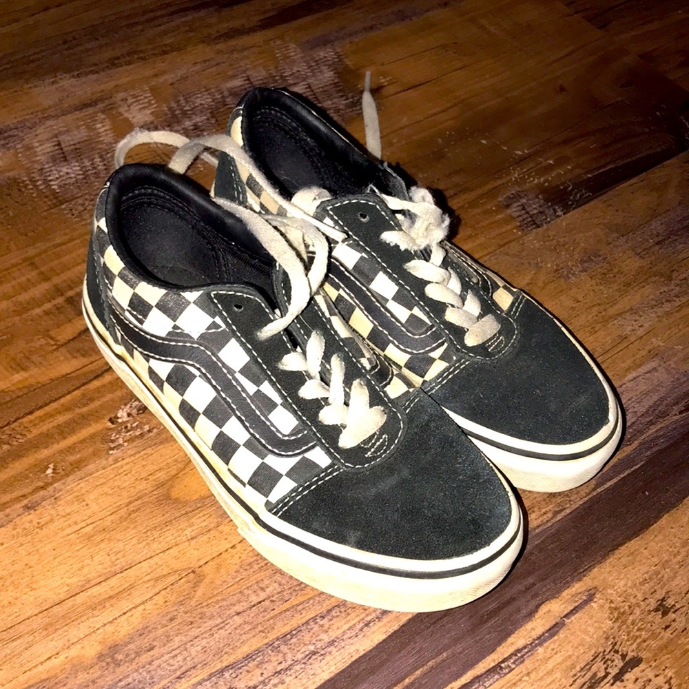 Like new checkered Vans~ 🖤